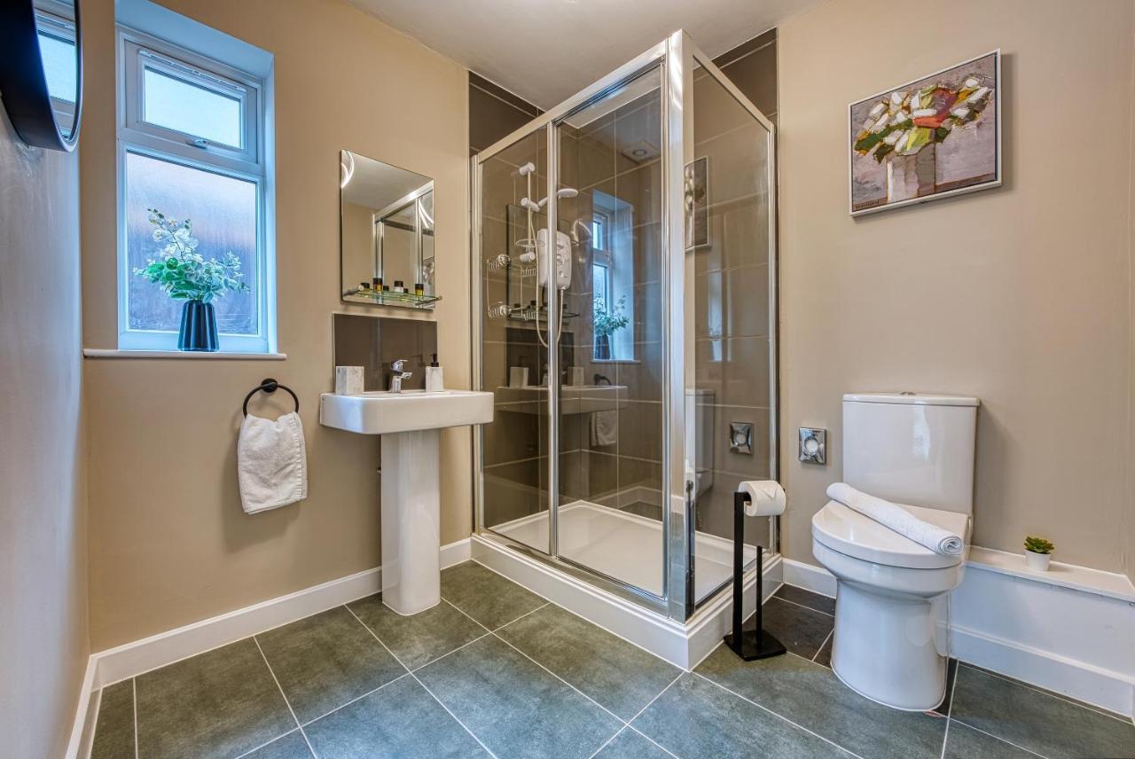 Elegant 5 Bed House - Sleeps 9, Central Solihull, Nec, Jlr, Hs2, Resorts World, Airport Business And Leisure Stays, מראה חיצוני תמונה